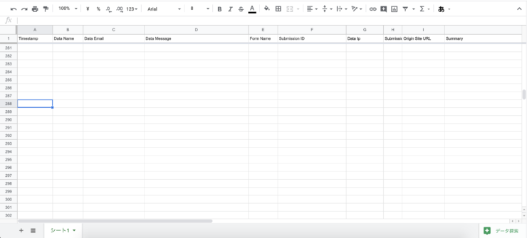一行目にフォームのデータの数だけタイトルを持つスプレッドシートの画像